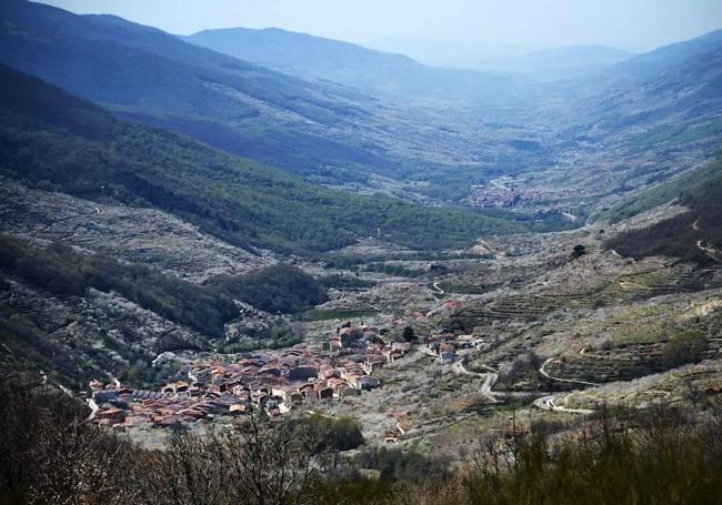 Vista del Valle del Jerte desde el mirador de Tornavacas.