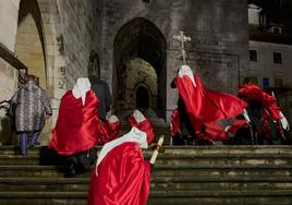 Una procesión nocturna por dentro