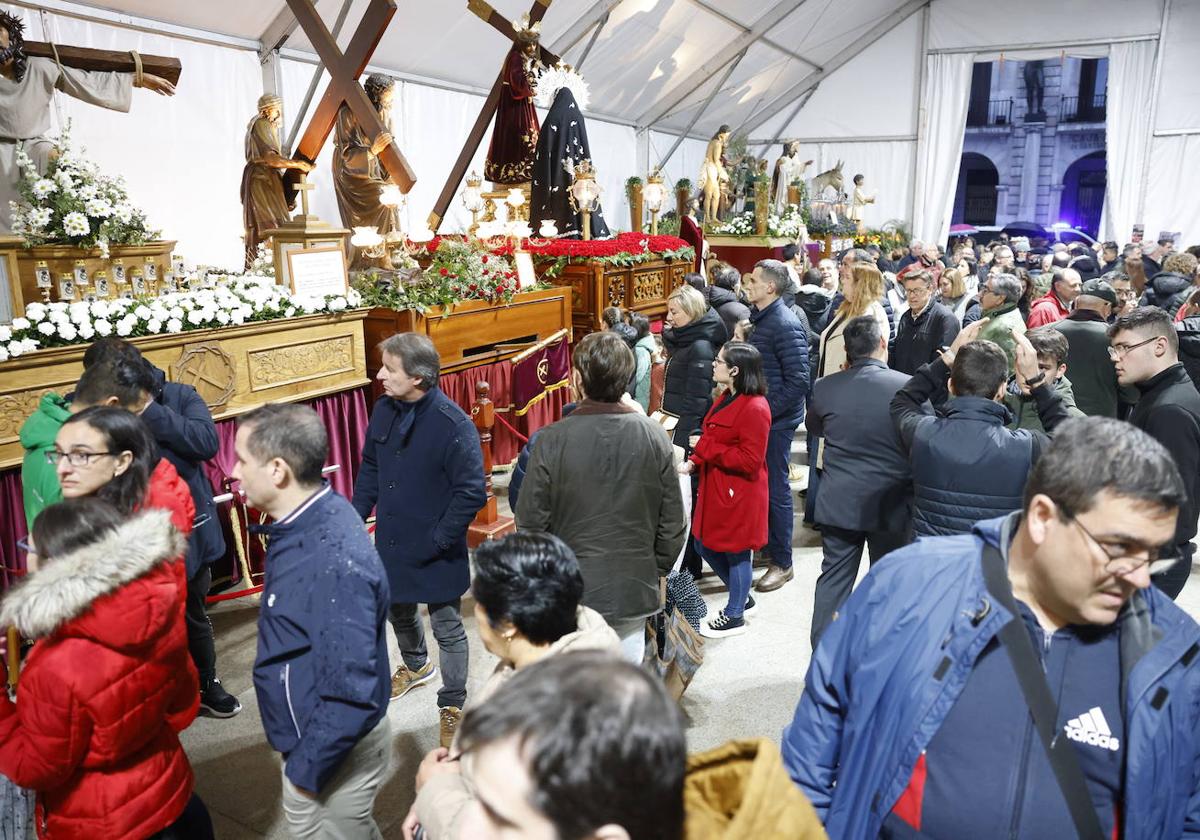 Los pasos se quedan en La Porticada este Viernes Santo