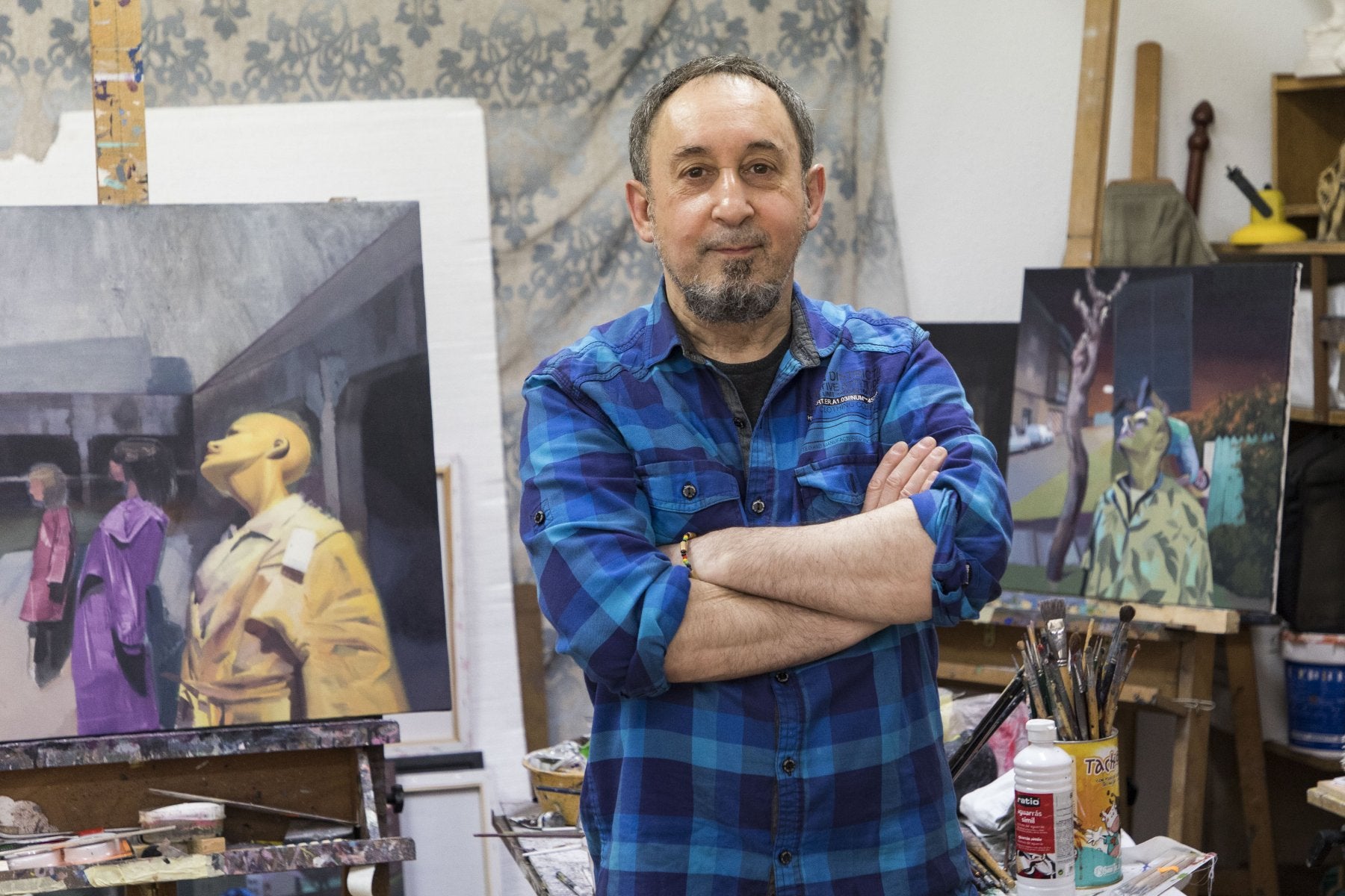 El pintor Juanjo Viota en su estudio, tras el confinamiento de la pandemia