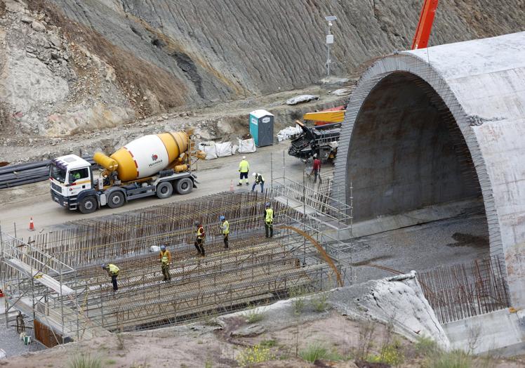 Las máquinas trabajan en el nuevo tramo, valorado en 120 millones de euros