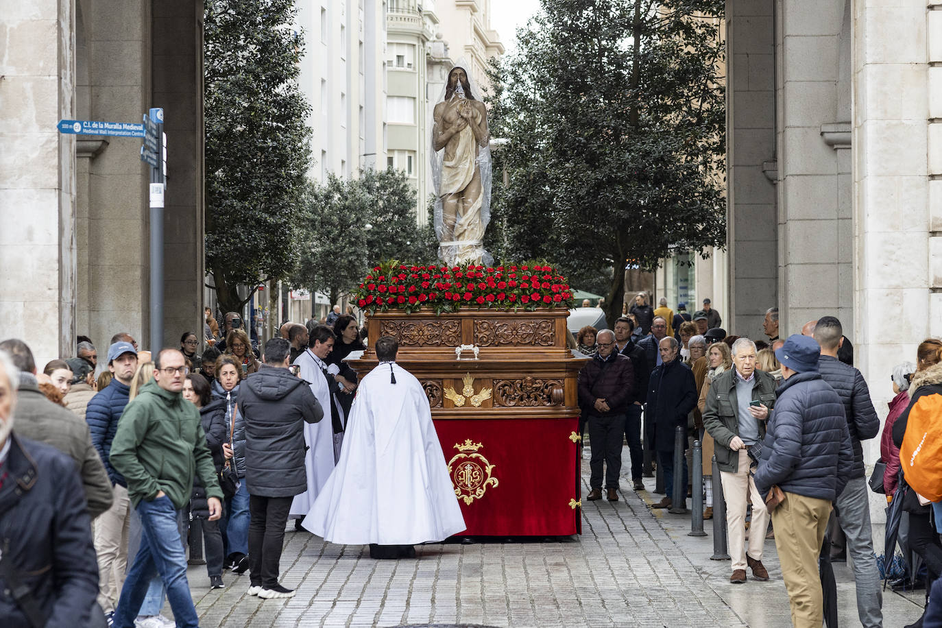 El Cristo Resucitado entra en La Porticada