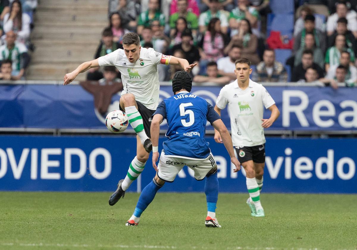 Íñigo Sainz-Maza, en el partido ante el Oviedo.