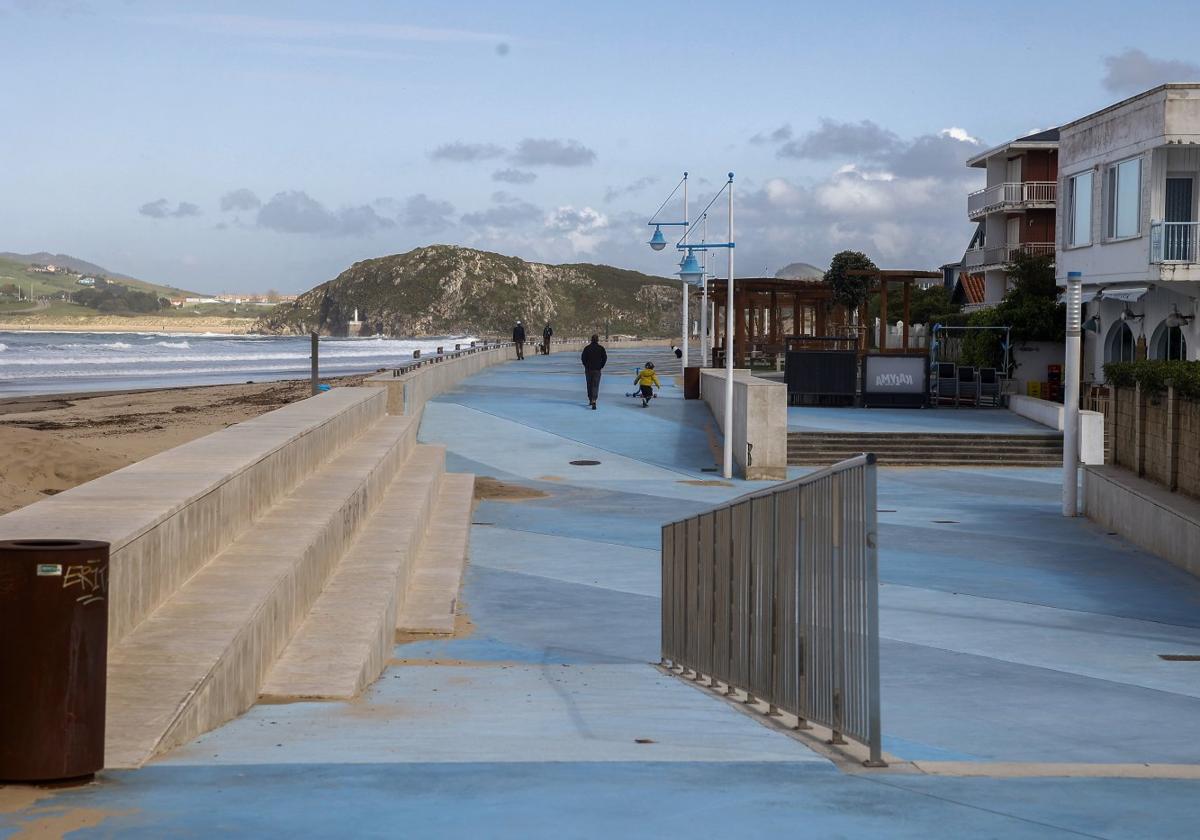 Estado del paseo marítimo de Suances en la actualidad.