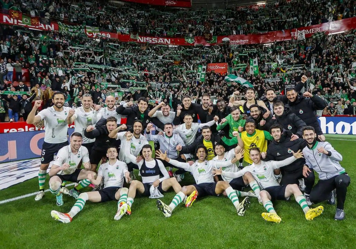 Celebración tras la victoria ante el Sporting de Gijón.