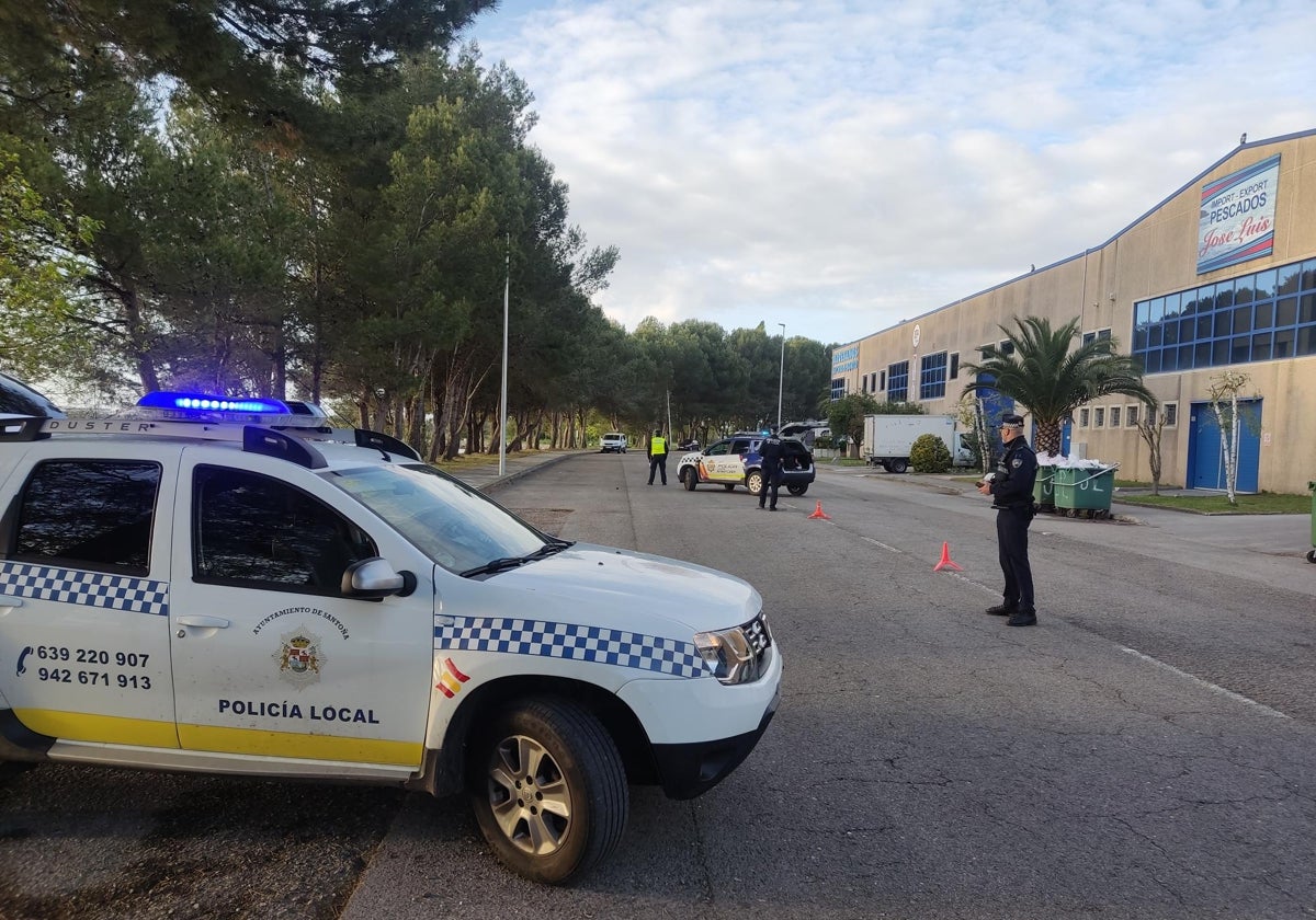 Imagen de archivo de una actuación policial en Santoña.