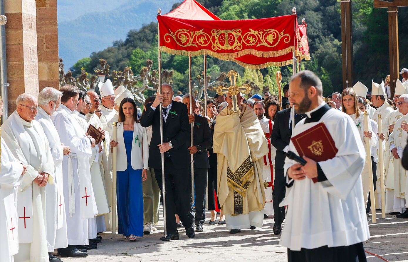 Procesión previa al cierre de la Puerta del Perdón. 