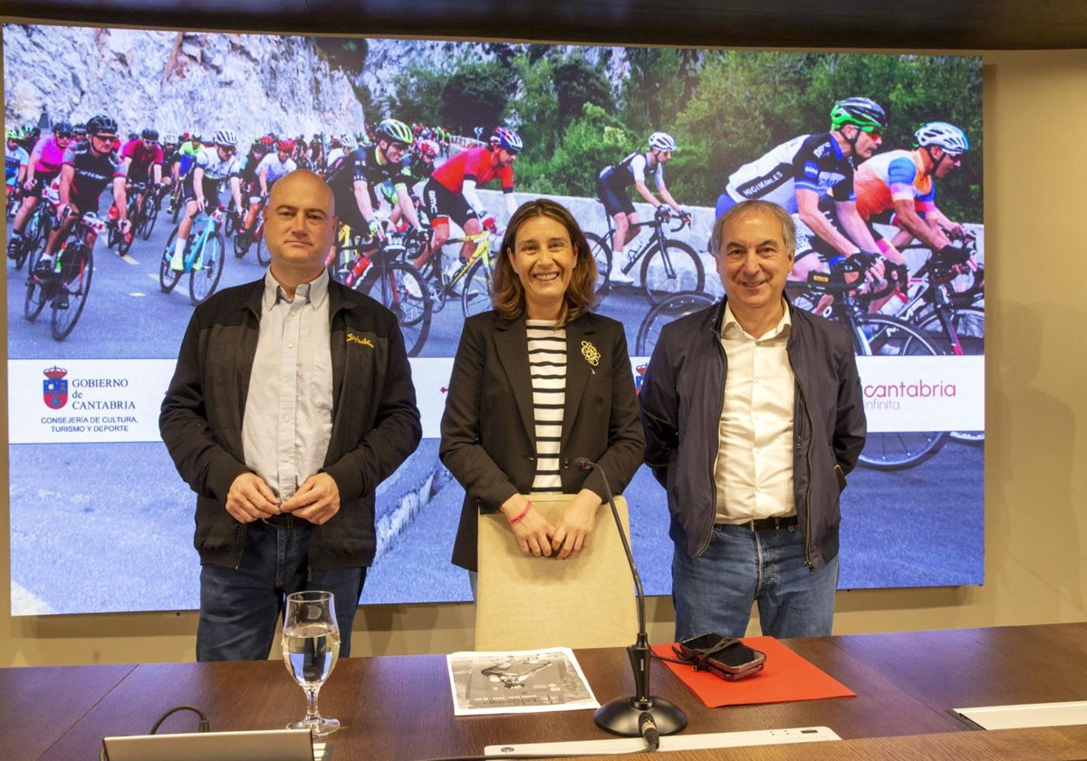 Agudo, Ruiz y Gómez, en la presentación de la Lebaniega Jubilar Bike