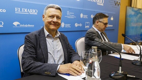 Jordi Sevilla (izquierda), junto Íñigo Noriega, durante el Foro de El Diario Montañés.