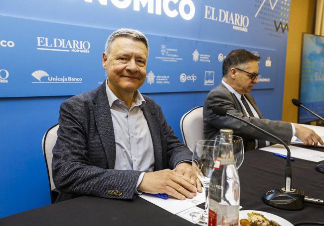 Jordi Sevilla (izquierda), junto Íñigo Noriega, durante el Foro de El Diario Montañés