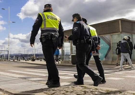 El Ayuntamiento de Santander cambia de puesto al policía local investigado por revelar secretos