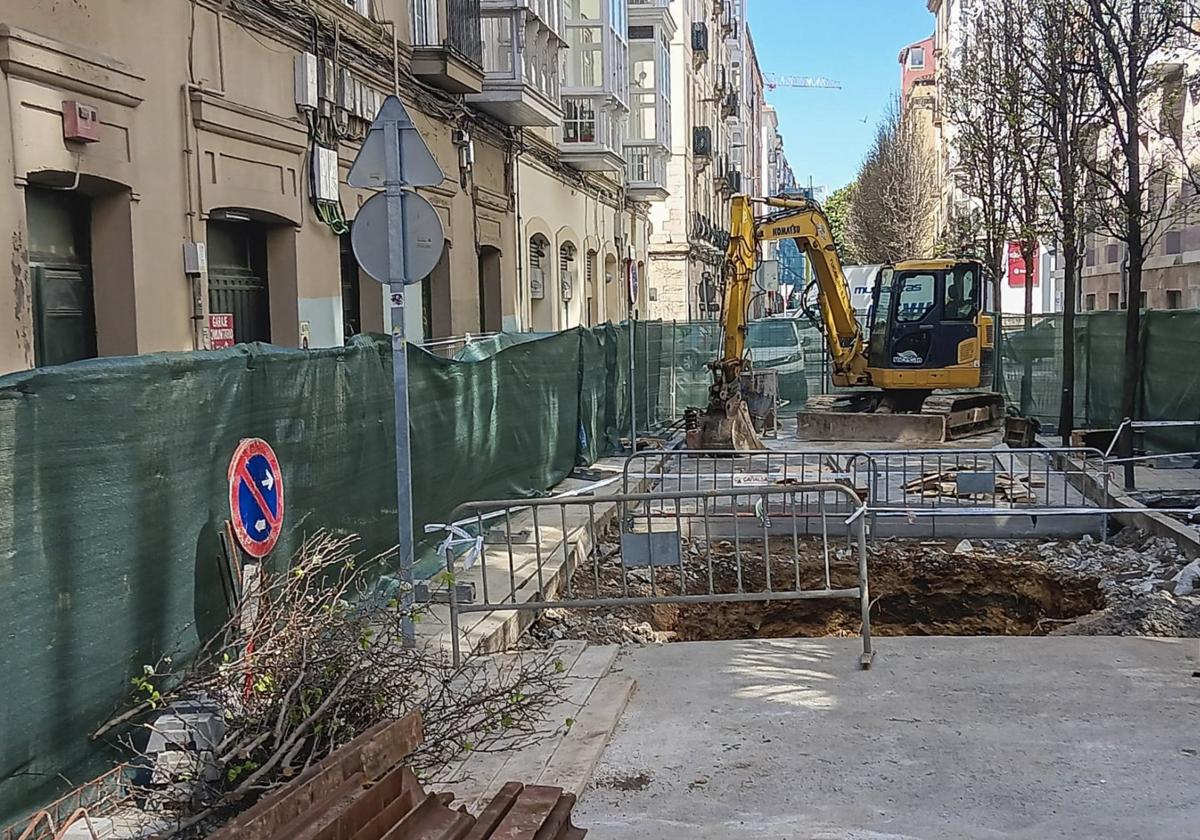 La calle Ataúlfo Argenta, ayer, cerrada al tráfico por las obras, que durarán un mes.