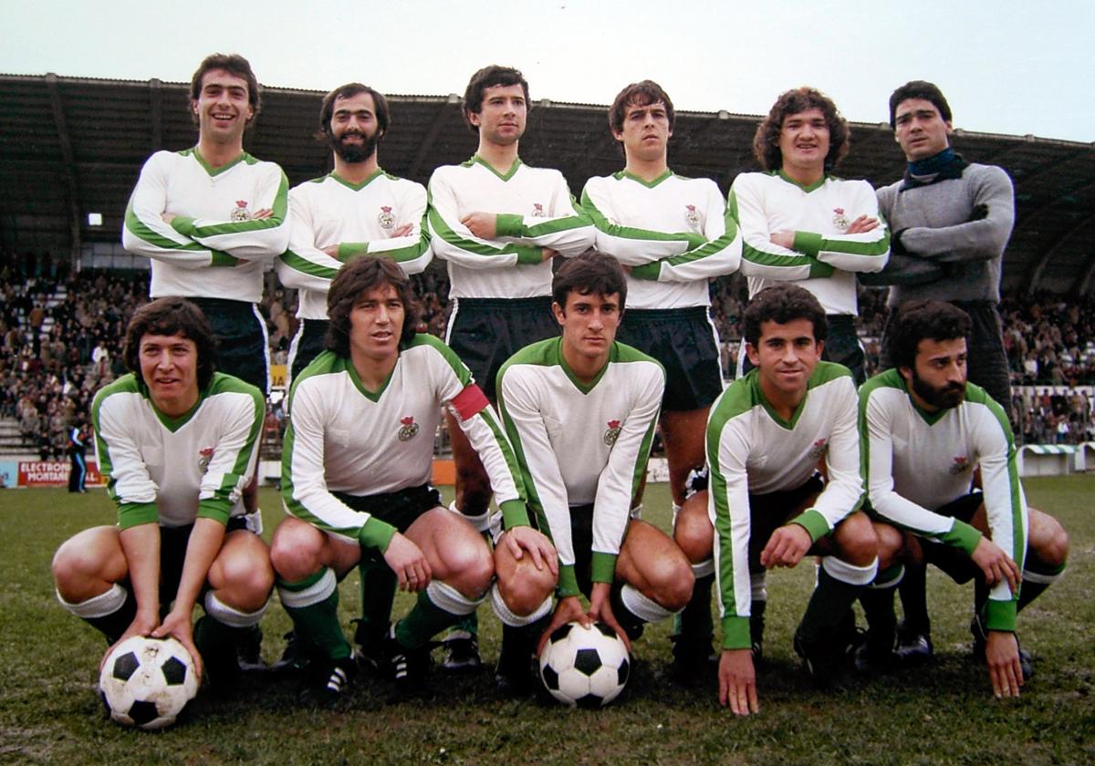 Equipo racinguista que ganó al Levante en 1980. De izquierda a derecha, Mantilla, Chiri, Villita, Juan Carlos, Macizo y Damas. Agachados, Toño, Geñupi, Quique, Piru y Escobar.