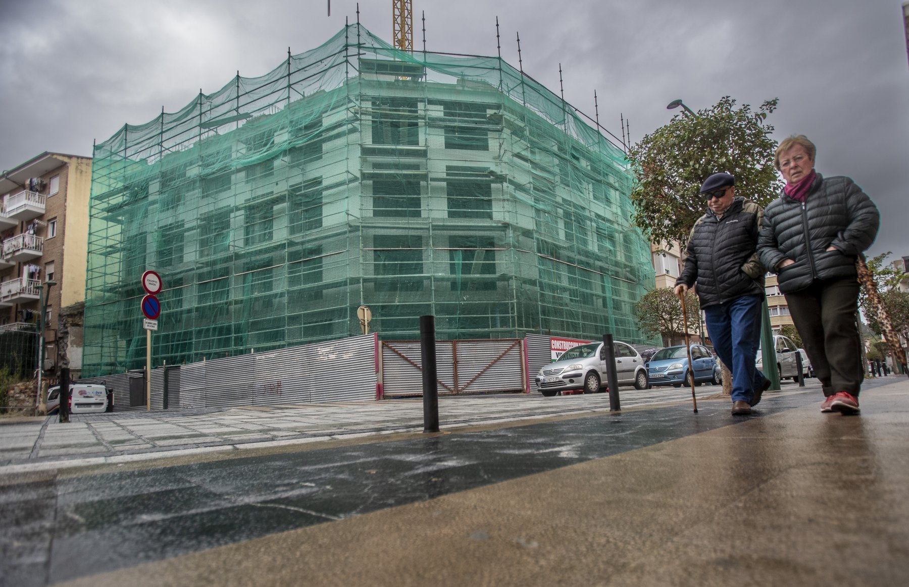 Edificio de dieciocho viviendas que construye Inmobiliaria Pelayo en la calle Juan José Ruano de Torrelavega.