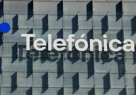 Seis de las mayores compañías del país interrumpen sus spots para felicitar a Telefónica por su centenario