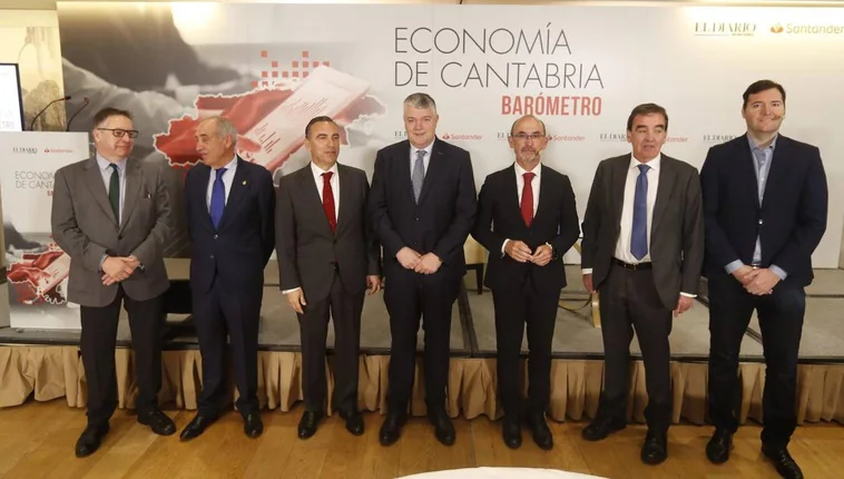 Por la izquierda, Íñigo Noriega, Fernando García Andrés, Manuel Iturbe, Luis Ángel Agüeros, Salvador Marín, Ignacio Pérez y Jesús Lastra.