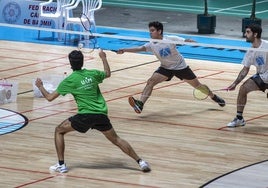 Alejandro Juárez y Daniel Fernández, de la Universidad Europea del Atlántico, en su partido ante representantes de la Universidad Autónoma de Madrid.