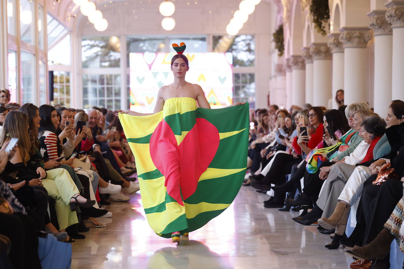 Un gran corazón en el desfile de Ágatha Ruiz de la Prada