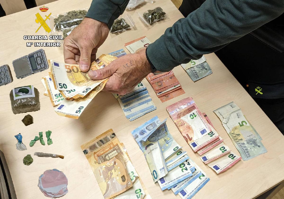 Sustancias y dinero intervenido por la Guardia Civil