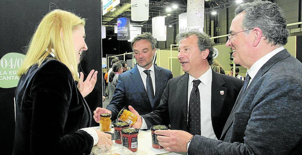 Amparo Salmón (La Ermita), Juan Luis Centeno, Pablo Palencia y Paulino San Emeterio.