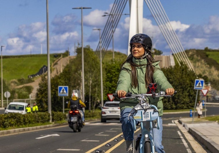 Pedaleando. Los recorridos se han hecho con las bicis eléctricas de alquiler.