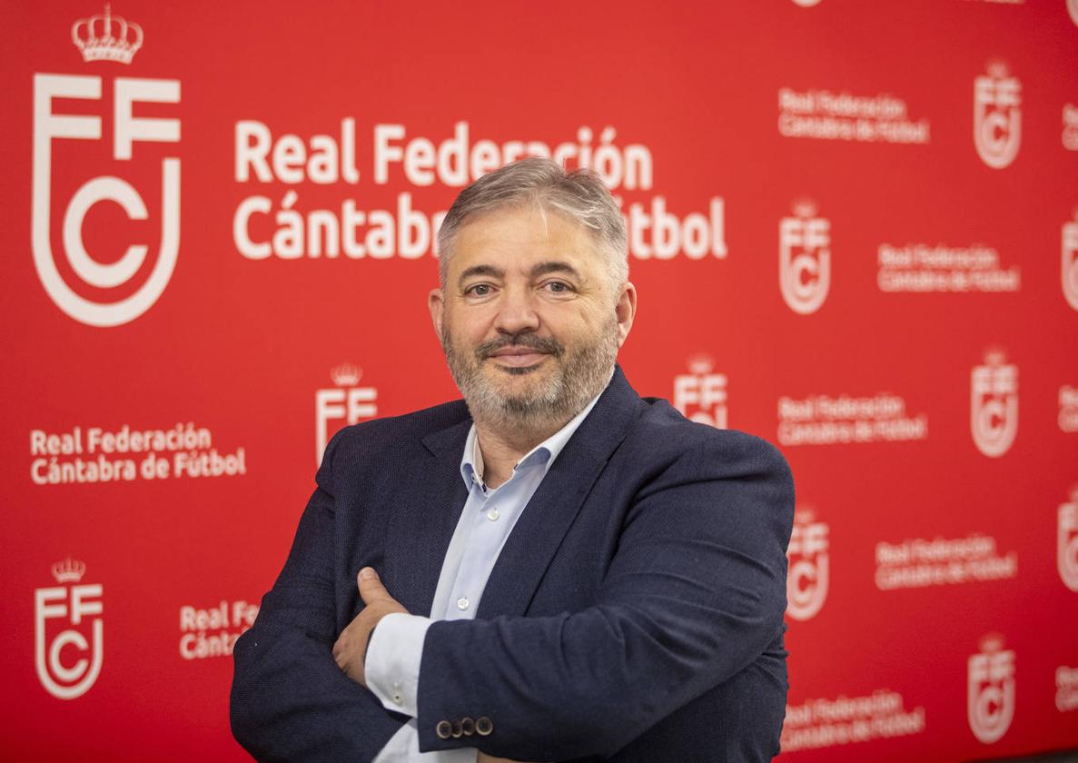 José Ángel Peláez, en la sede de la Federación Cántabra.