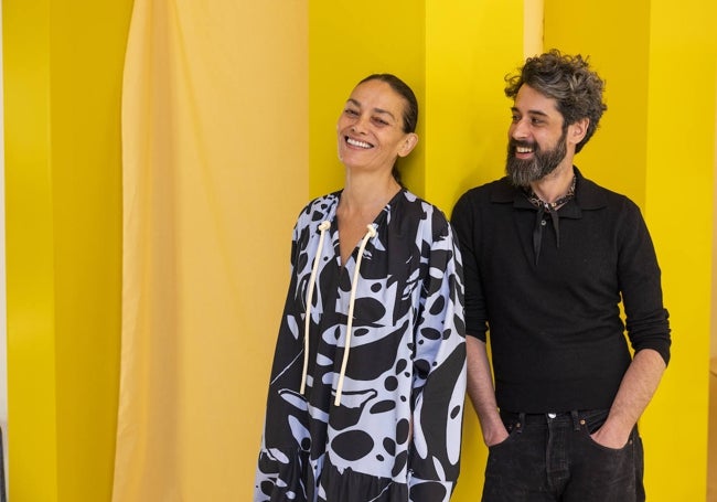 Laura Ponte junto a su amigo el diseñador Moisés Nieto en Espacio en Blanco.