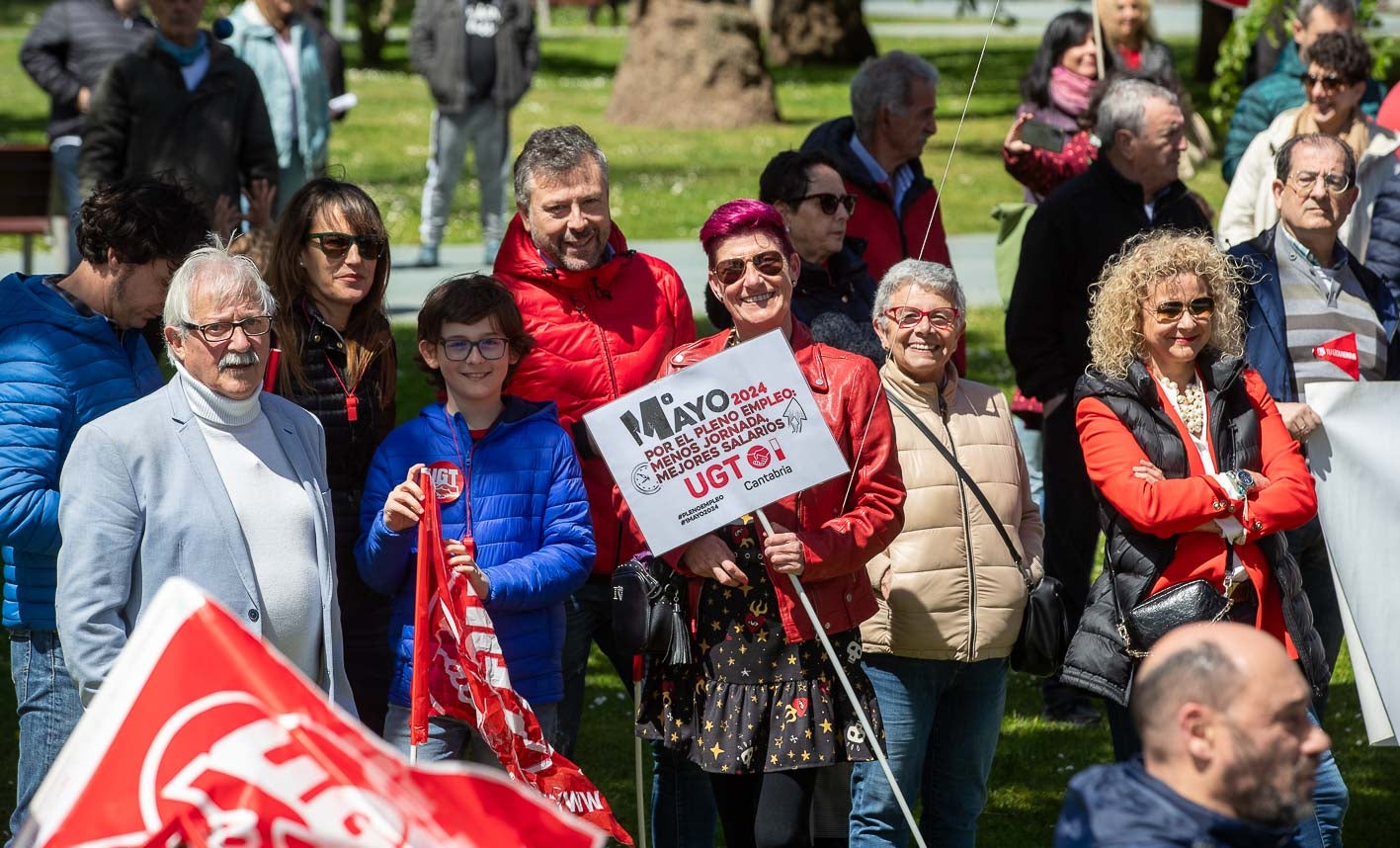 Asistentes, durante el acto final en los Jardines de Pereda.