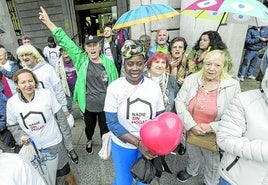 Concentración de Cáritas contra la pobreza en la plaza Porticada de Santander, el pasado mes de octubre.