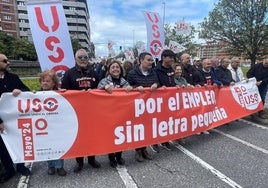 La secretaria general de USO en Cantabria, Mercedes Martínez, en un momento de la protesta en Gijón.