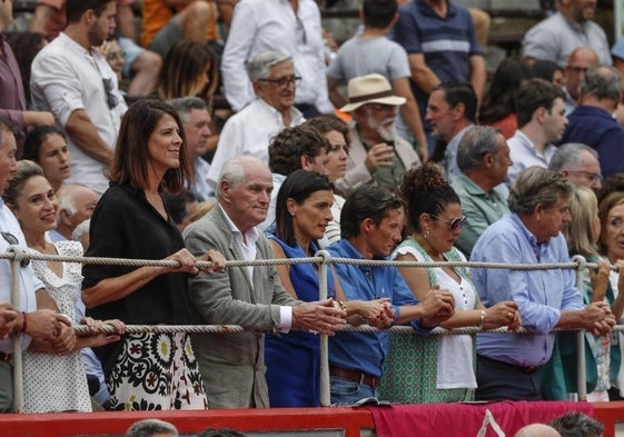 Gema Igual en la plaza de Cuatro Caminos junto a Ruth Beitia, Ramón Calderón, Diego Urdiales y Carlos Hazas, entre otros.