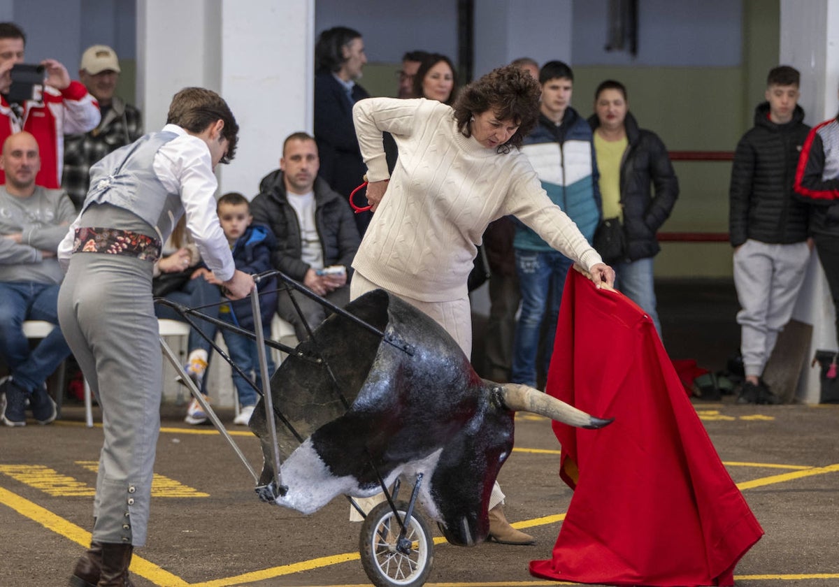 Exhibición de toreo de salón celebrada en el Ferial de Ganados, en marzo, en el marco de la presentación del Círculo Taurino de Torrelavega.