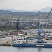 Muelles del Puerto de Santander, que ha mejorado su tráfico un 7% respecto a 2023 hasta abril.