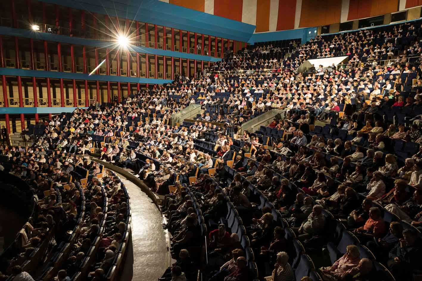 El público abarrotó la Sala Argenta.