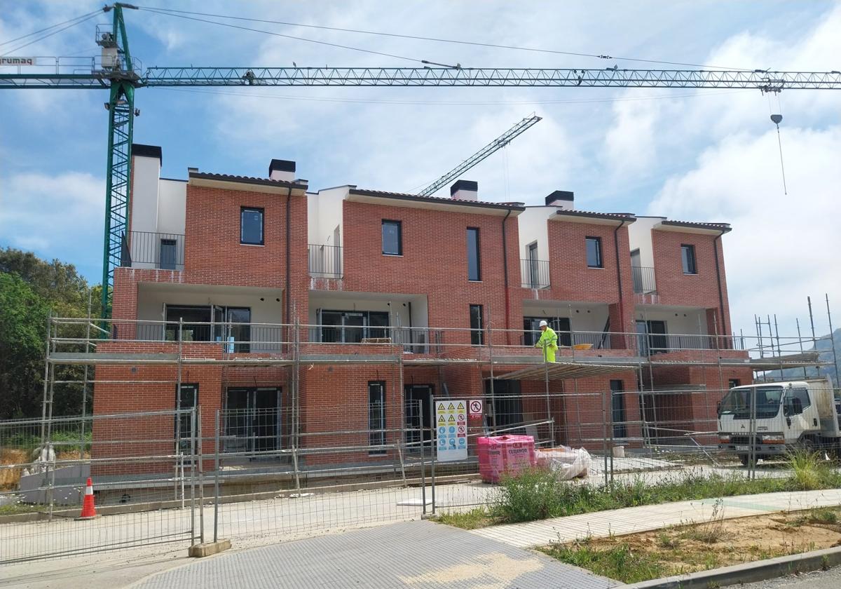 La construcción de algunos bloques de las casas de sustitución en la zona de Bocarrero está bastante avanzada.