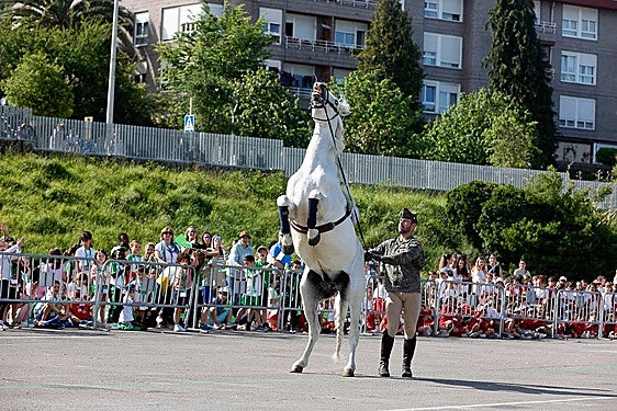 Imágenes de la Guardia Real en Torrelavega