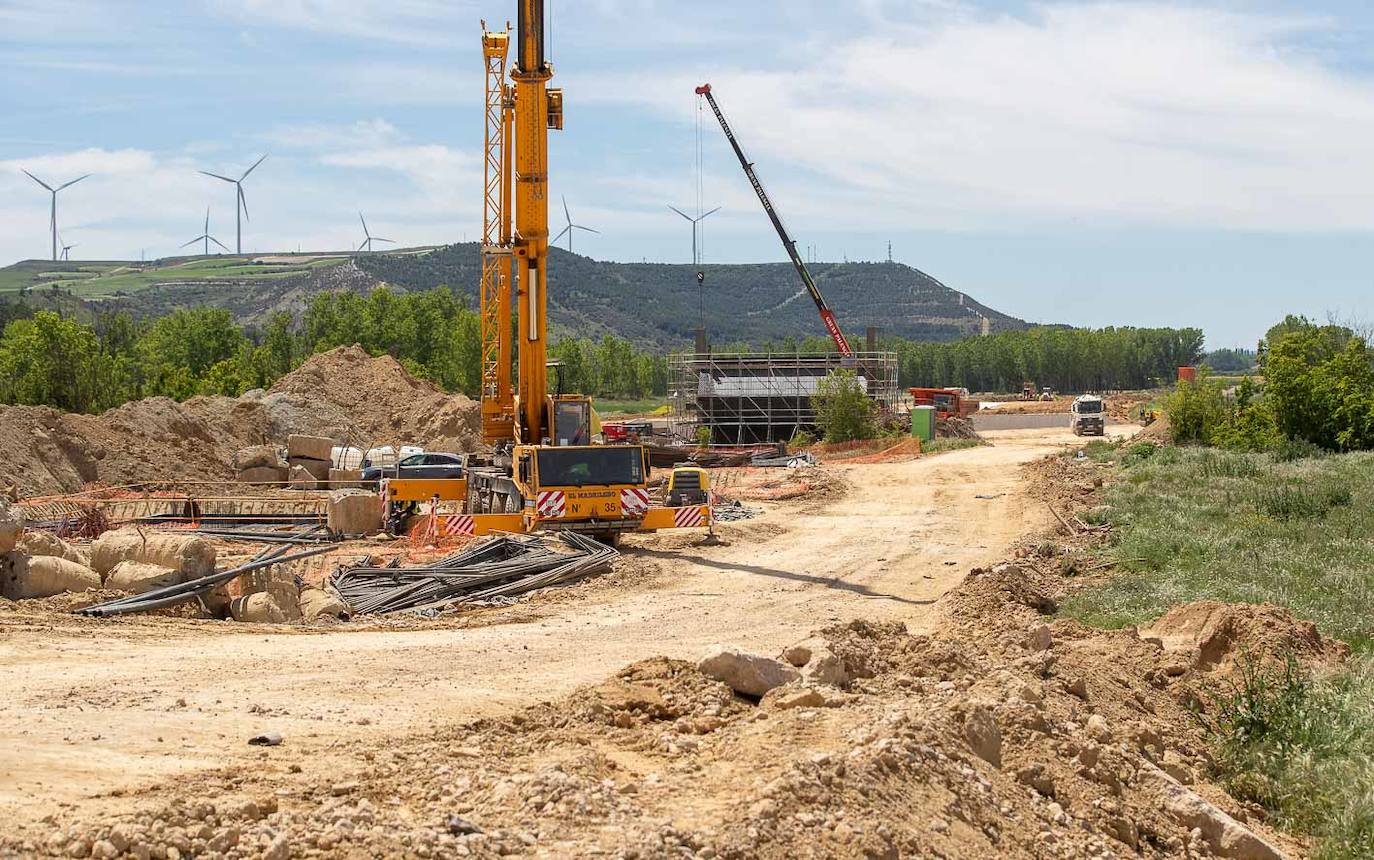 Otra imagen del tramo Palencia Norte-Amusco (20,8 kilómetros),  que está construyendo la empresa Sacyr por 96,1 millones de euros.