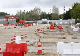 Finca de La Carmencita donde se están desarrollando las obras de construcción del primer aparcamiento en altura de Torrelavega.