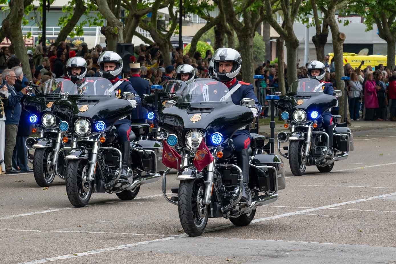 Las motos Harley Davidson de la Guardia Real en el desfile de Mesones.