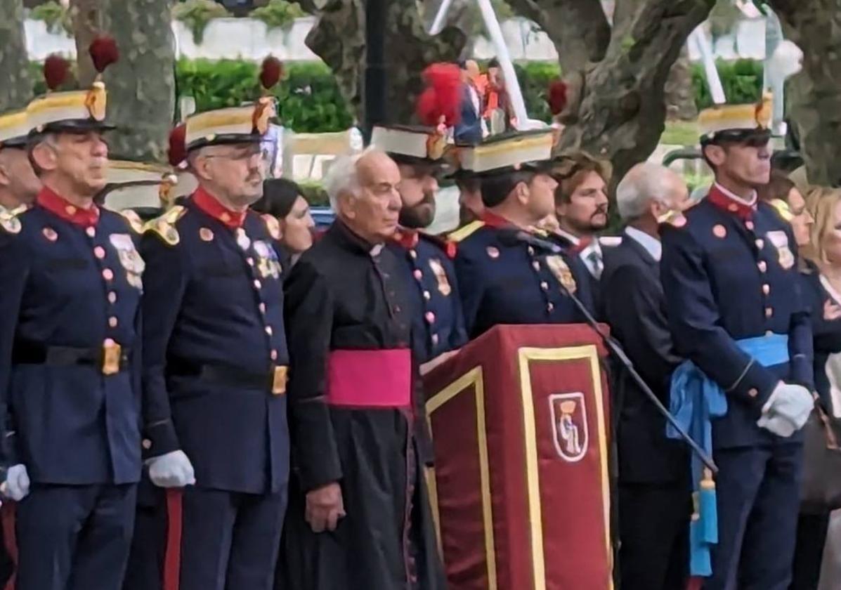 Serafín Sedano, junto a otros miembros de la Guardia Real.