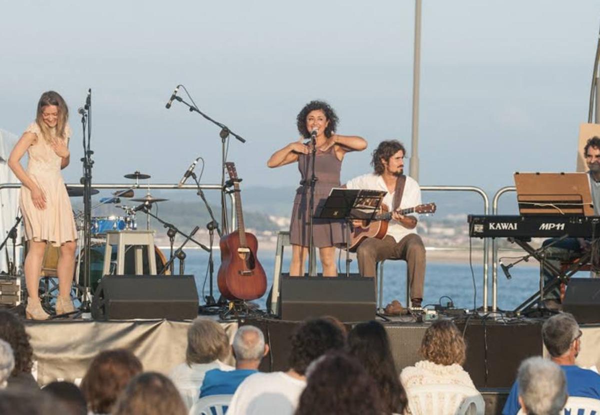 Mujeres Cantan a Mujeres