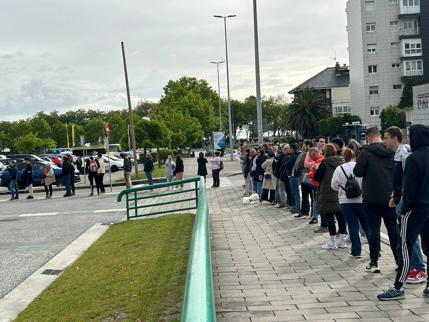 Como es habitual, las taquillas han abierto al mismo tiempo que estaba prevista la venta electrónica