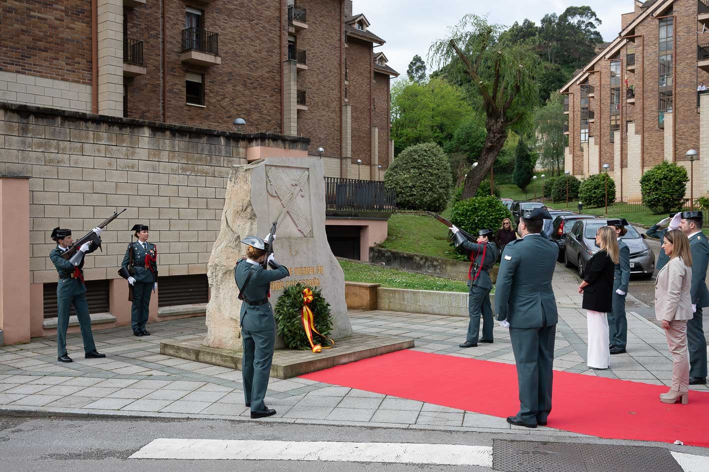 Disparos en honor a los fallecidos.