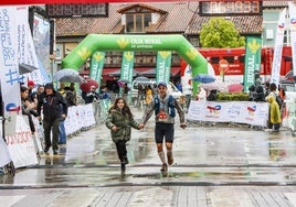 Reto cumplido.Con mi hija Nahia, al llegar a la meta de Cabezón de la Sal.