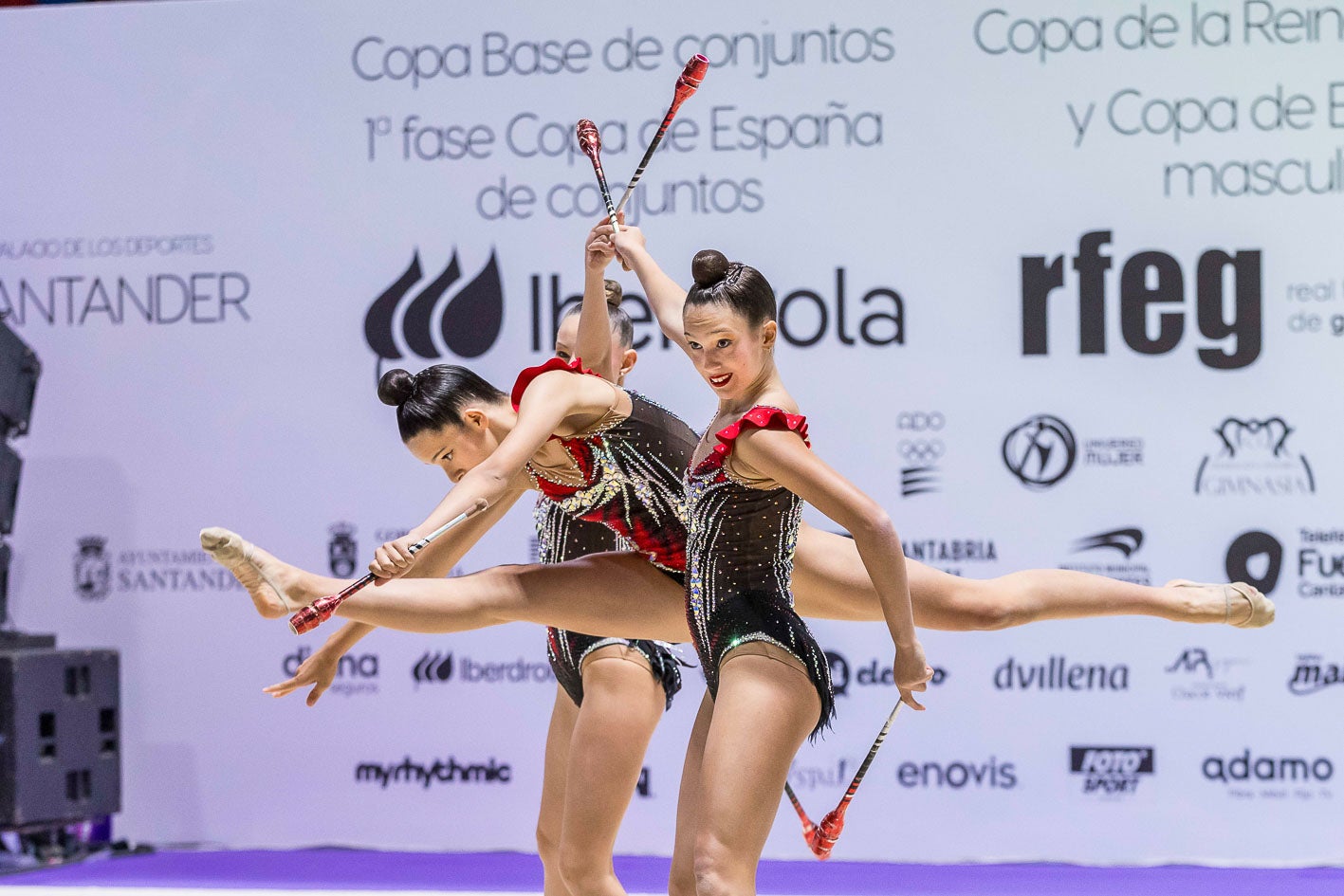 No faltaron las coreografías con mazas entre las exhibiciones de hoy. 