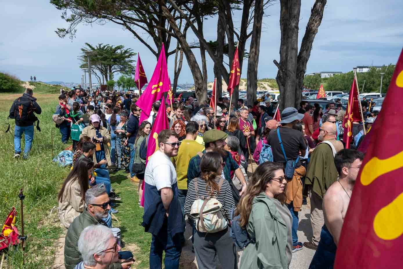 La concentración comenzó en el aparcamiento de la playa de Loredo. 