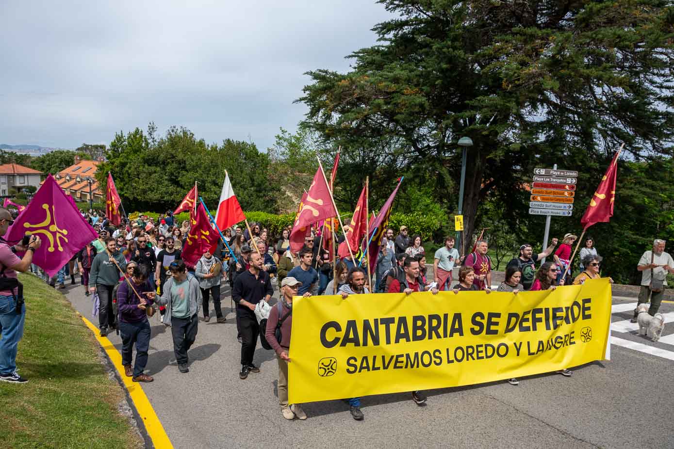 Las banderas del lábaro predominaron entre la masa. 