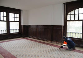 Entre las actuaciones ya realizadas está la renovación del suelo conservando la baldosa original.