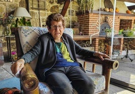 Isabel Michelena, en su casa de Zurita, donde comparte con este periódico los recuerdos de su vida. s. izquierdo