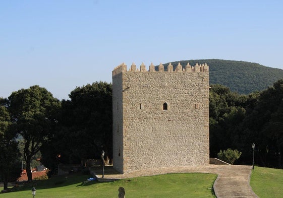 Torre de Cabrahigo, en Isla, zona de Trasmiera. Uno de los ejemplos mejor conservados.